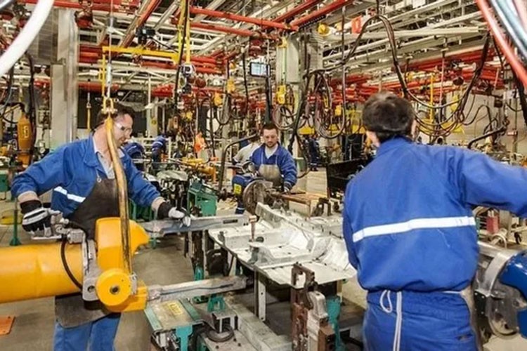 Sanayi üretimi aylık yüzde 0.9 geriledi