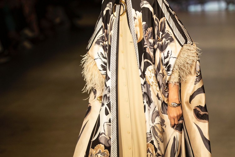 Modest Fashion Week defilesinde ünlü model Rawdah ile büyüledi