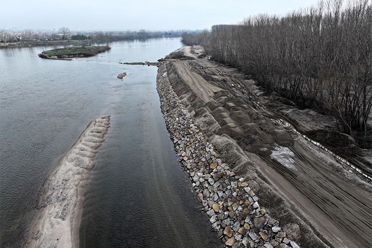 Meriç Nehri'nin seddeleri taşkınlara karşı güçlendiriliyor