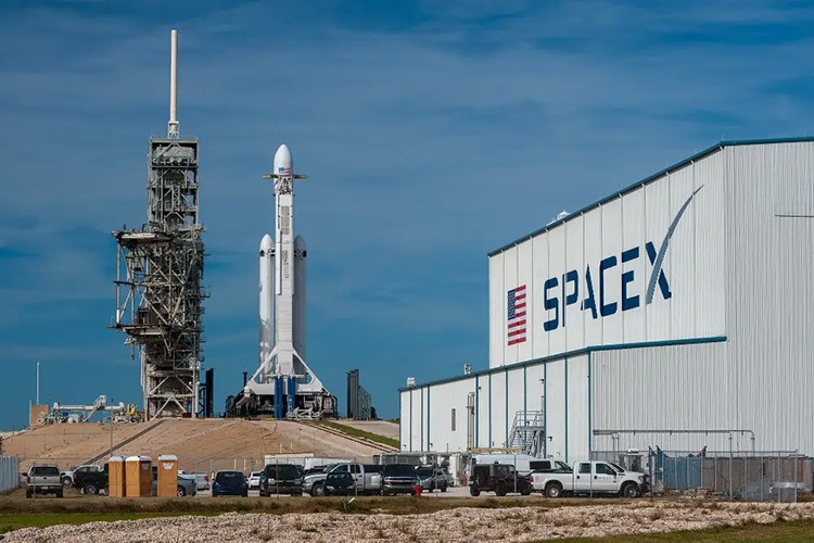 SpaceX, halka arzında 75 milyar dolar kaynak sağladı