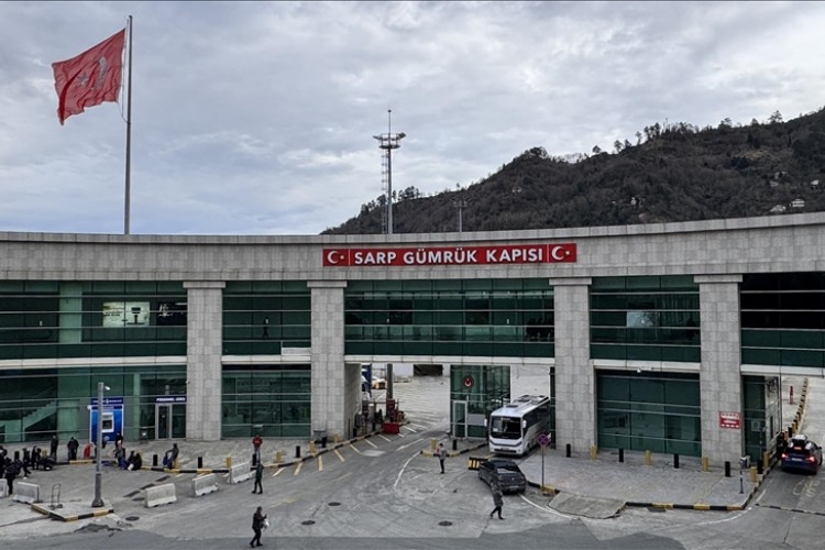 Sarp Sınır Kapısı'nda tır geçişleri 26 Mayıs'ta 1309'a ulaşarak rekor kırdı