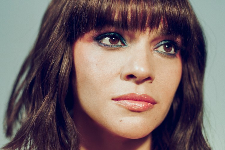 NORAH JONES "STARING AT THE WALL" İLE VISIONS ISINMA TURLARI