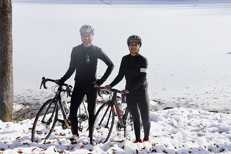 Öğretmen çift turistik rotaları bisikletle geziyor