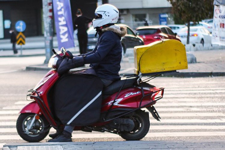Türk-İş'ten motosikletli kuryelere tam destek