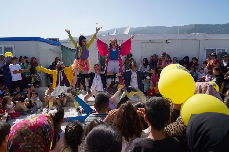 Kahve Dünyası Bu Yıl da 23 Nisan'ı Hatay'da Çocuklarla Birlikte Kutladı