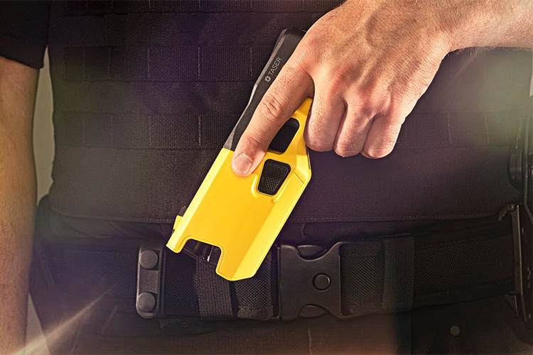 Türkiye'deki faaliyetlerine TASER cihazları ile hız veriyor