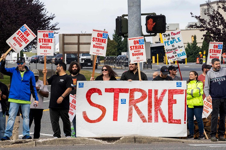 Boeing'de işçilerden greve devam kararı aldı