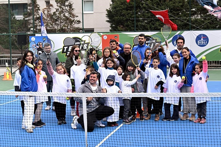 Topağacı Spor Merkezi tenis kortu hizmete girdi