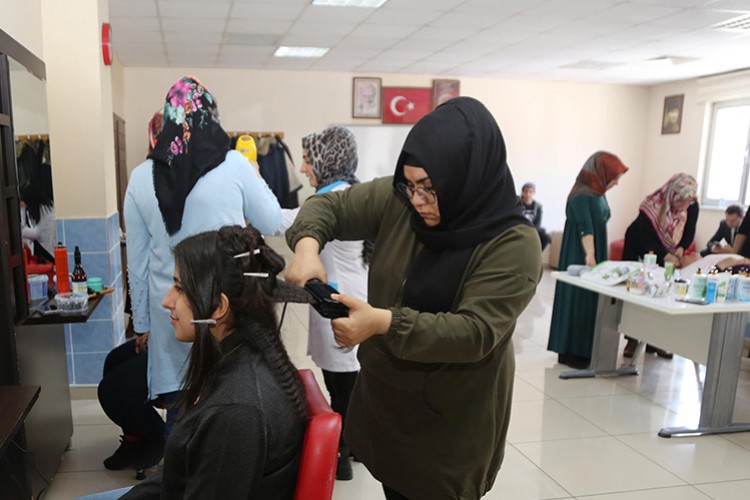 Kuaförlük kursları istihdam yaratıyor