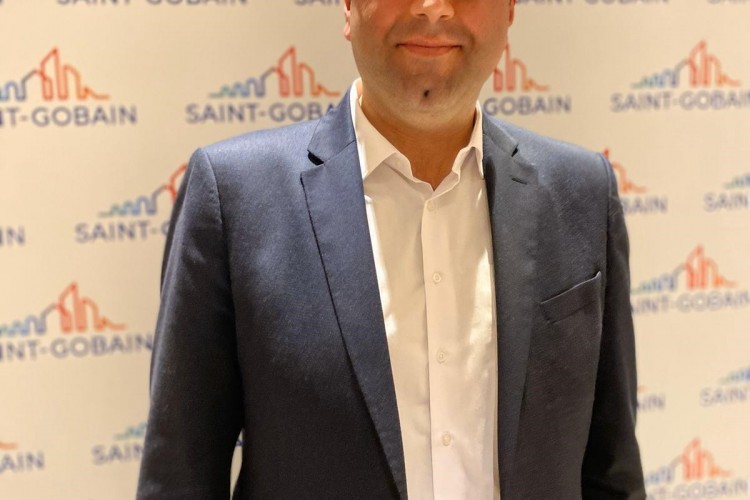 OYUNUN KURALLARINI DEĞİŞTİREN BANT ZIMPARALARI VE FİBER DİSKLERİ SEKTÖRE TANITTI