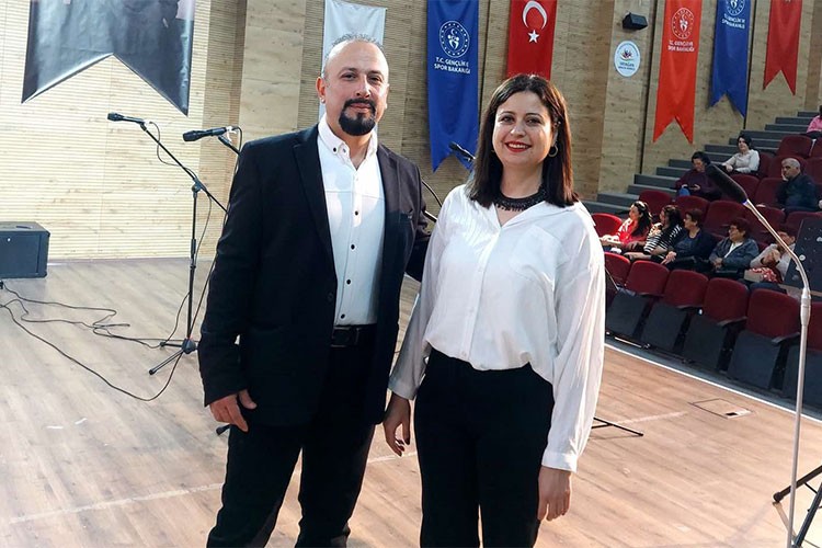 Eşiyle birlikte stüdyoya girecek