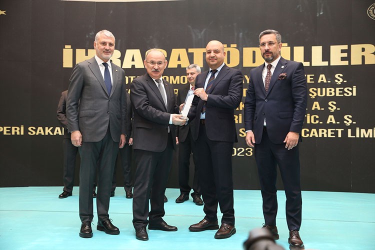 Sakarya'da firmalar ve iş insanları ödüllendirildi