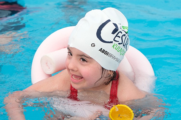 5-9 yaş arası Down sendromlu çocuklar Geleceğe Abdi İbrahim'le kulaç attı