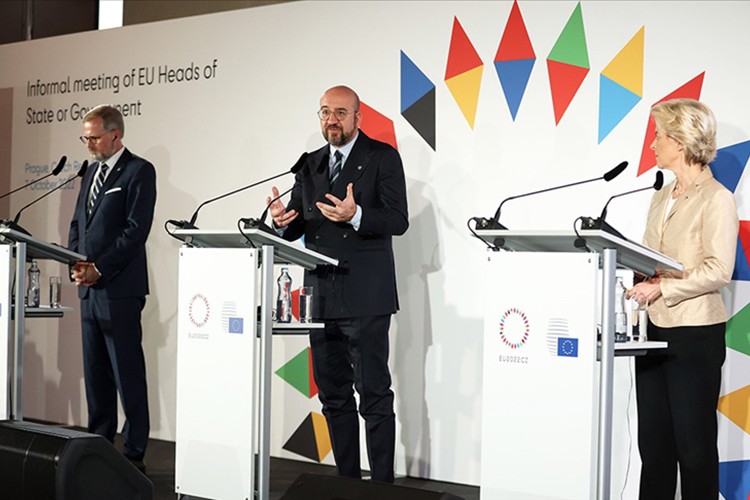 AB liderleri tavan fiyatta anlaşamadı