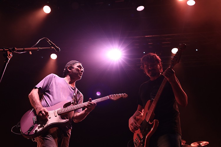 Mor ve Ötesi Kıbrıs'ı salladı