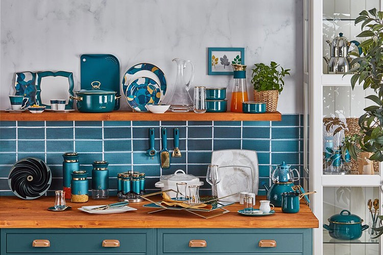 NEVA, sofraları ve mutfakları moda ile birleştiriyor.