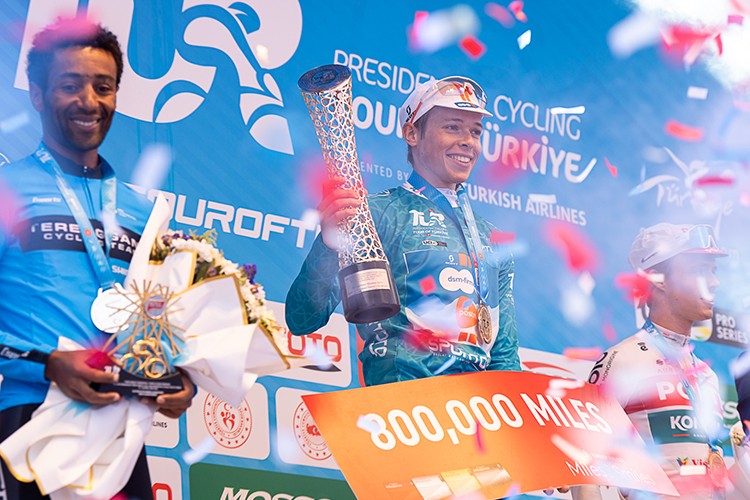 Frank VAN DEN BROEK'den Takım Arkadaşlarına Jest