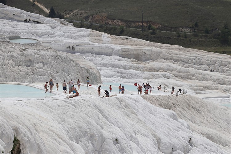 Pamukkale'yi 100 bin kişi gezdi