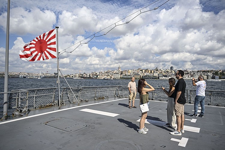 Japon gemileri, halkın ziyaretine açıldı