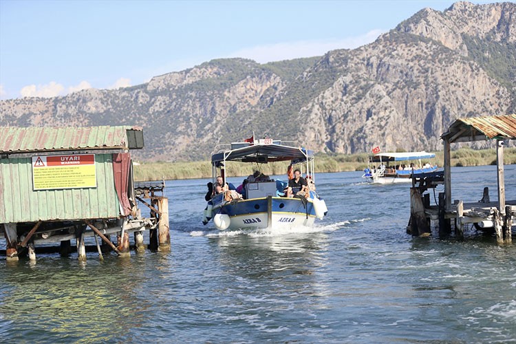 Dalyan Kanalı, ekimde de turist çekiyor