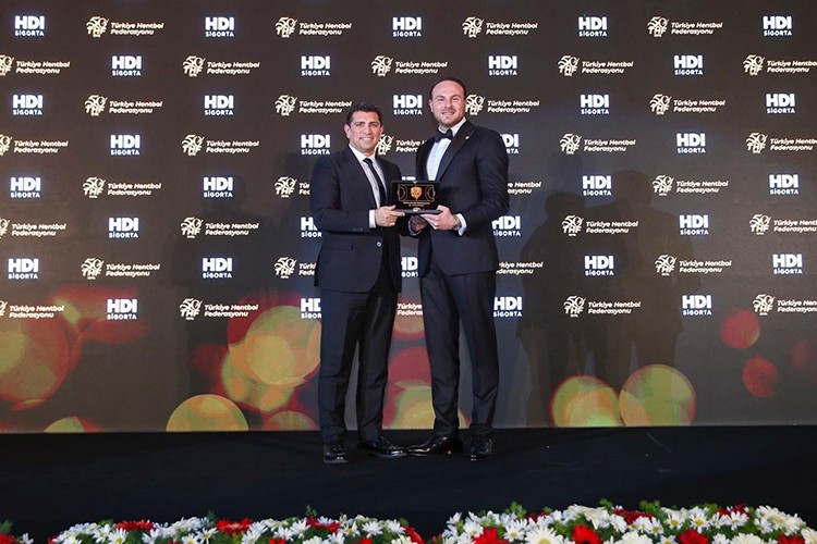 Türkiye Hentbol Federasyonu'na destek vermeye devam ediyor