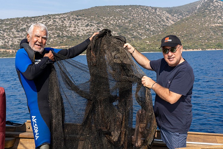 Bodrum'da 500 Metrekarelik Hayalet Ağ Çıkarıldı