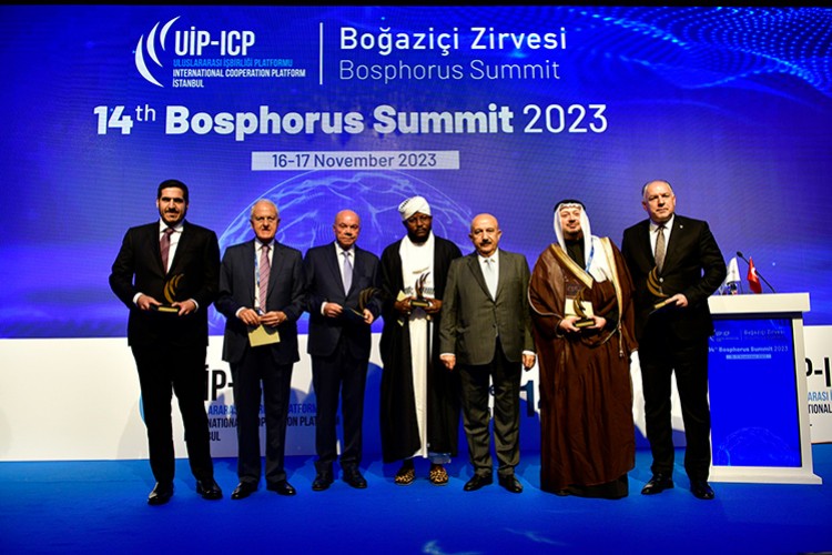 Ticaret hacmini ve yatırım düzeyini artırmalıyız