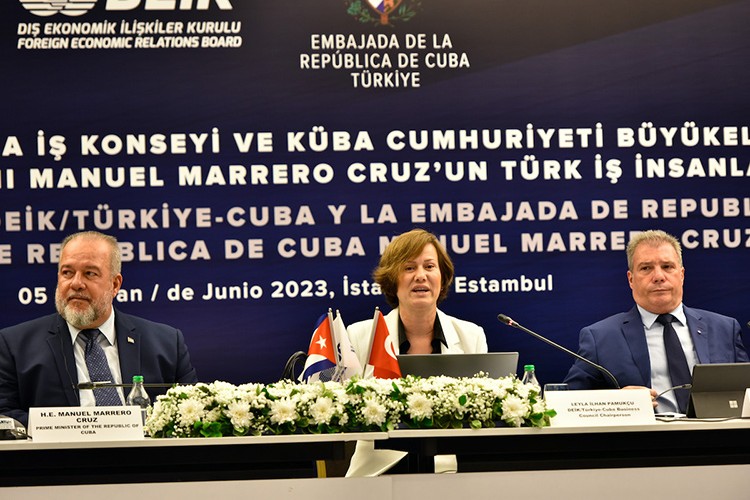 Küba Başbakanı Cruz Türk iş insanları ile bir araya geldi