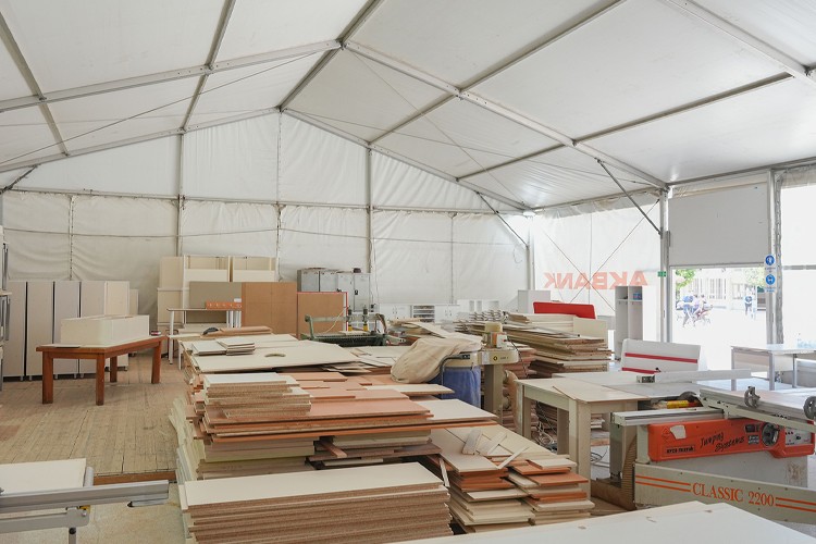 Dönüşümde Gelecek Var: Akbanklıların Ofis Eşyaları Okul Mobilyalarına Dönüşüyor