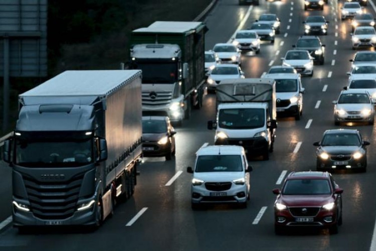 Trafik sıkışıklığı yıllık 10 milyar dolar kayba neden oluyor