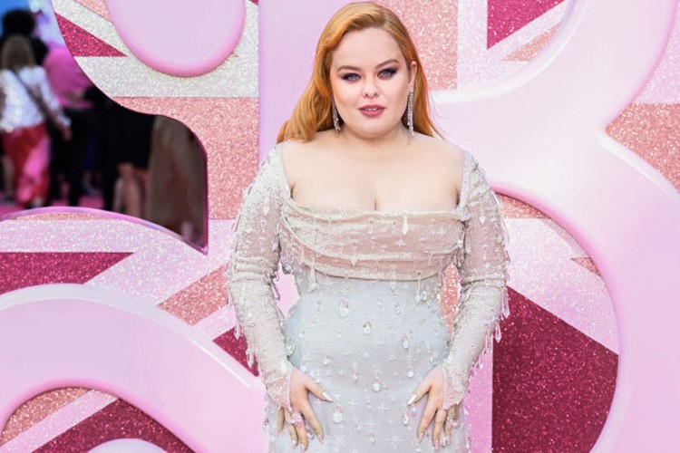 Barbie prömiyerinde oyuncu Nicola Coughlan ile iş birliği yaptı