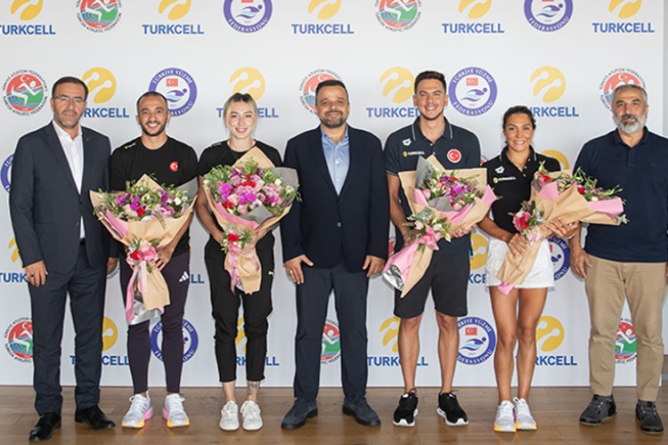 Olimpiyatlarda yarışacak sporcular moral depoladı