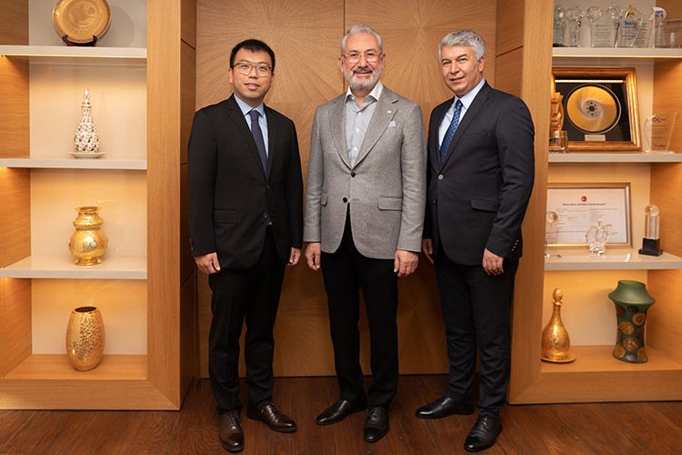 En büyük çatı üstü GES projesini başlattı