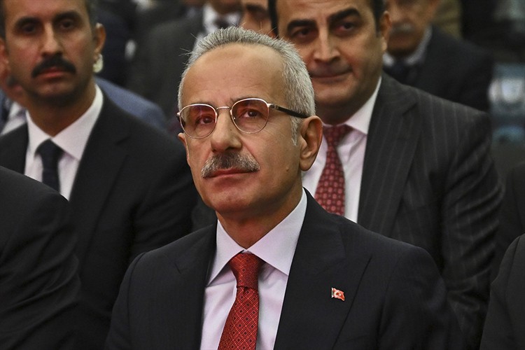 "Hızlı ve emniyetli yol altyapısı tesis ediyoruz"