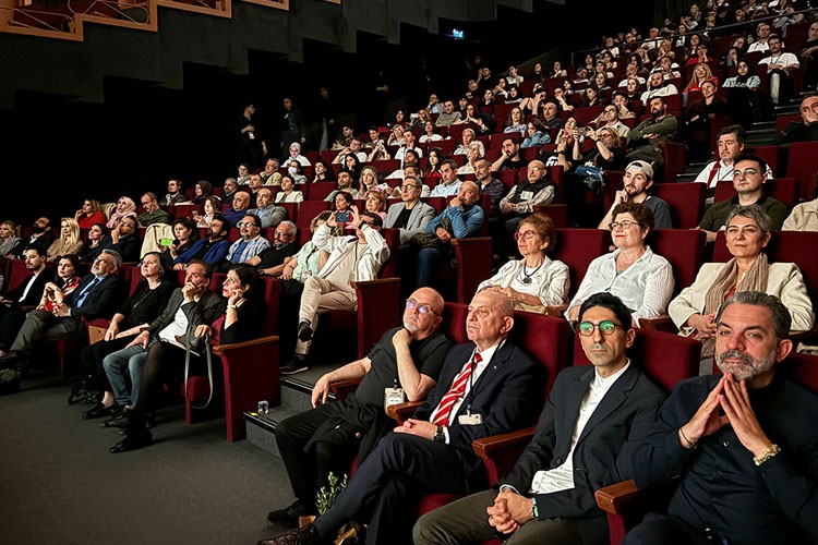 İstinye Üniversitesi'nin düzenlediği Sinema ve Yapay Zekâ etkinliğine yoğun ilgi