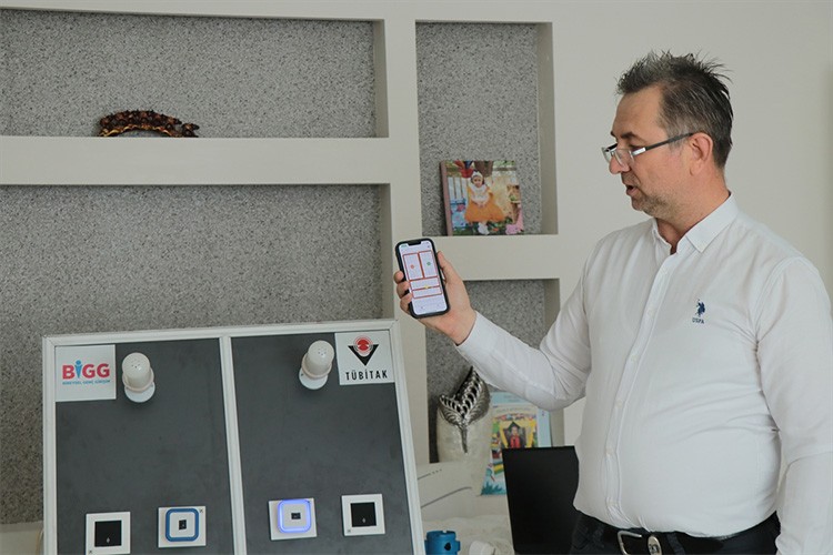 Ev güvenliği için geliştirdiği sistem enerji tasarrufu da sağlıyor