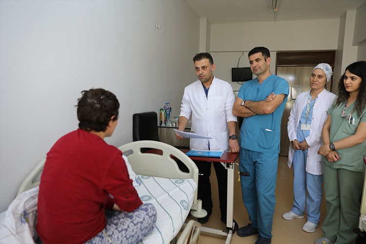 MRKH'lı hastaya kapalı yöntemle ameliyat yapıldı