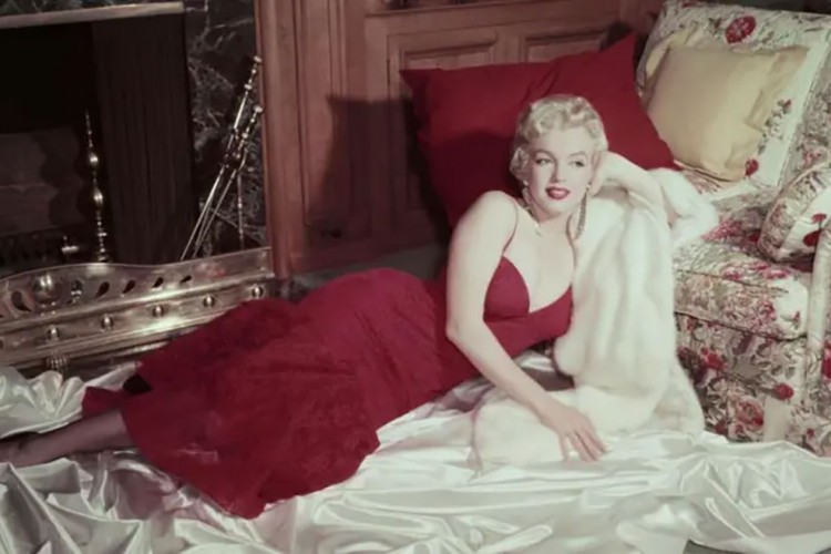 Marilyn Monroe'nun kıyafetleri ve mektupları Londra'da sergilenecek