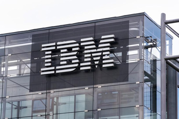 IBM'in geliri beklentileri aştı
