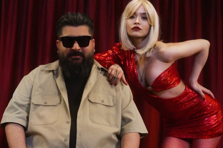 Eypio ve Denisa'dan Yeni Hit: Dümtek