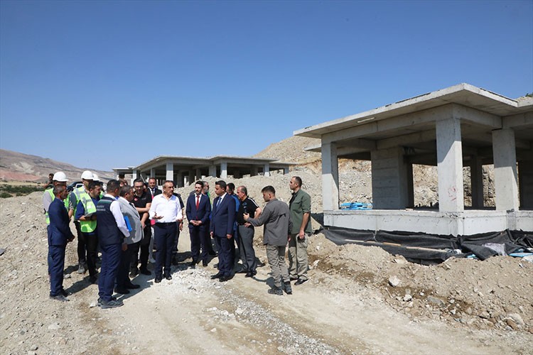 Darende'de deprem konutları teslimata hazırlanıyor