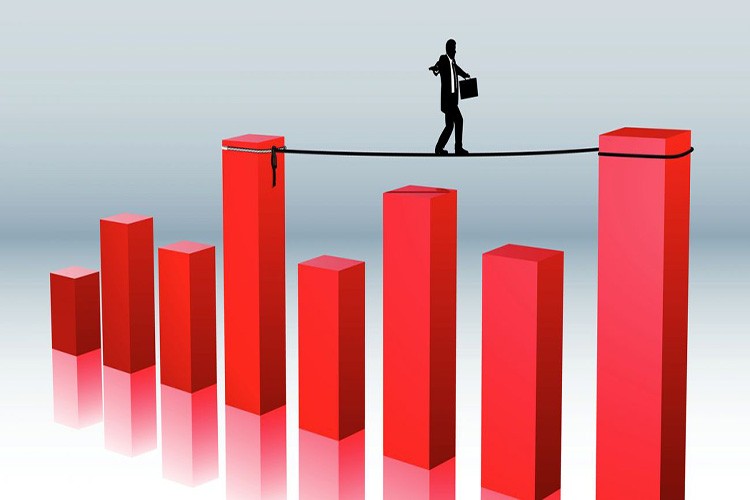 Risk primi 8 ayın dibinde