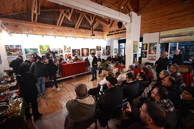 Mersin'in "antika müzayedesi"ne koleksiyonculardan yoğun ilgi