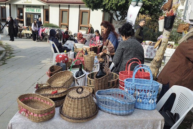 Depremden etkilenen kadın girişimciler ürünlerini sergiledi