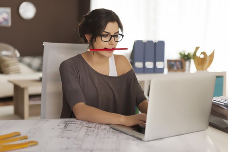 Yatakta değil masada çalışın