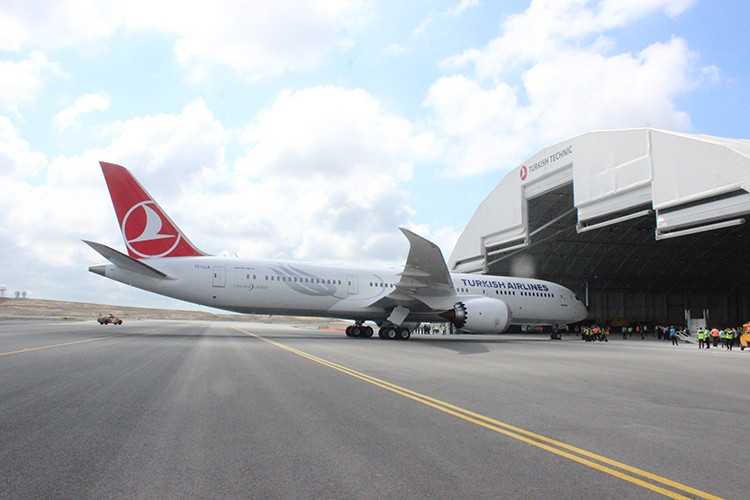 THY'nin "rüya uçağı" geldi