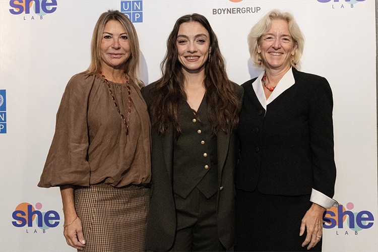 Geleceğin kadın liderlerine yönelik proje