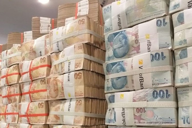 Hazine 1,8 milyar lira borçlandı