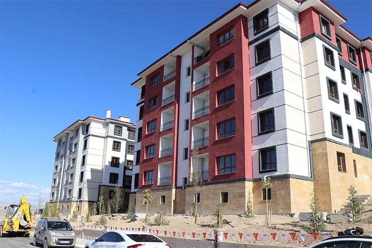 Elazığ'da 569 deprem konutu için kura çekildi