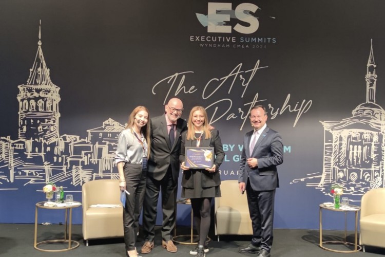 Hotel Of The Year 2023 ödülü Ramada Plaza By Wyndham İstanbul Tekstilkent'e verildi